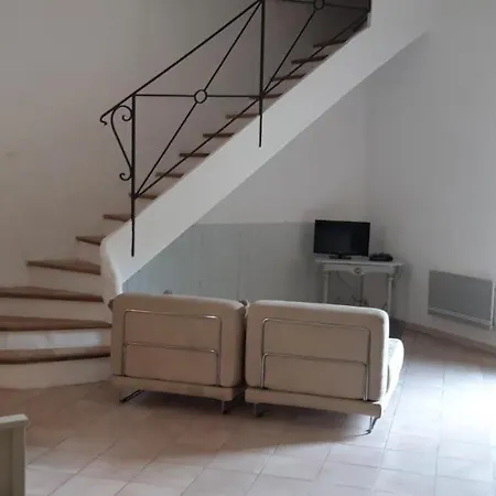 Holiday home Familial Climatise, Piscine Partagee Chauffee, Entre Mediterranee Et Cevennes, Proche Nimes, Uzes Et Pont Du Gard