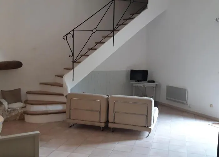 Дом отдыха Familial 6 Personnes Climatise, Piscine Partagee Chauffee, Proche Nimes, Uzes, Pont Du Gard, Cevennes