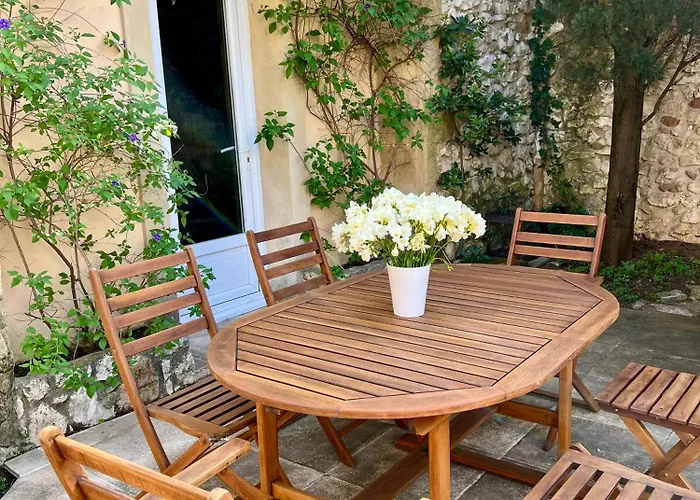 Дом отдыха Familial 6 Personnes Climatise, Piscine Partagee Chauffee, Proche Nimes, Uzes, Pont Du Gard, Cevennes *