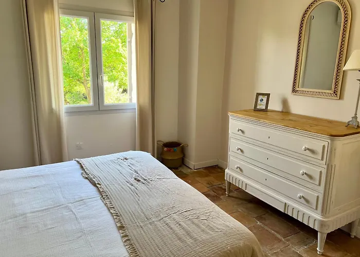 Дом отдыха Familial 6 Personnes Climatise, Piscine Partagee Chauffee, Proche Nimes, Uzes, Pont Du Gard, Cevennes *